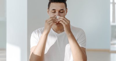 Alergia na kurz: objawy i sposoby radzenia sobie